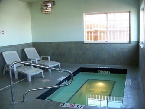 Walden North Park Inn & Suites מראה חיצוני תמונה