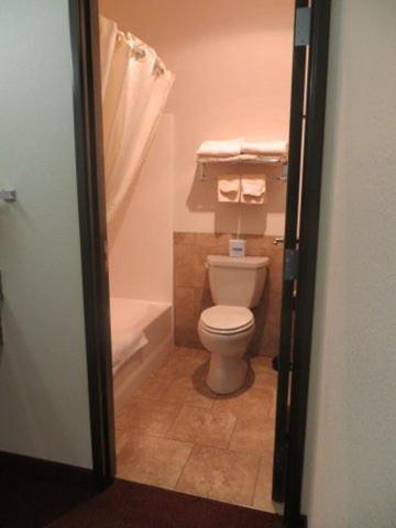 Walden North Park Inn & Suites מראה חיצוני תמונה