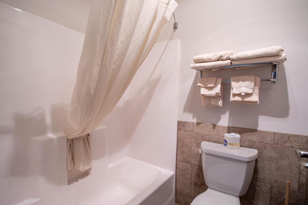 Walden North Park Inn & Suites מראה חיצוני תמונה