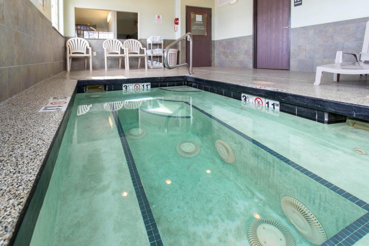 Walden North Park Inn & Suites מראה חיצוני תמונה